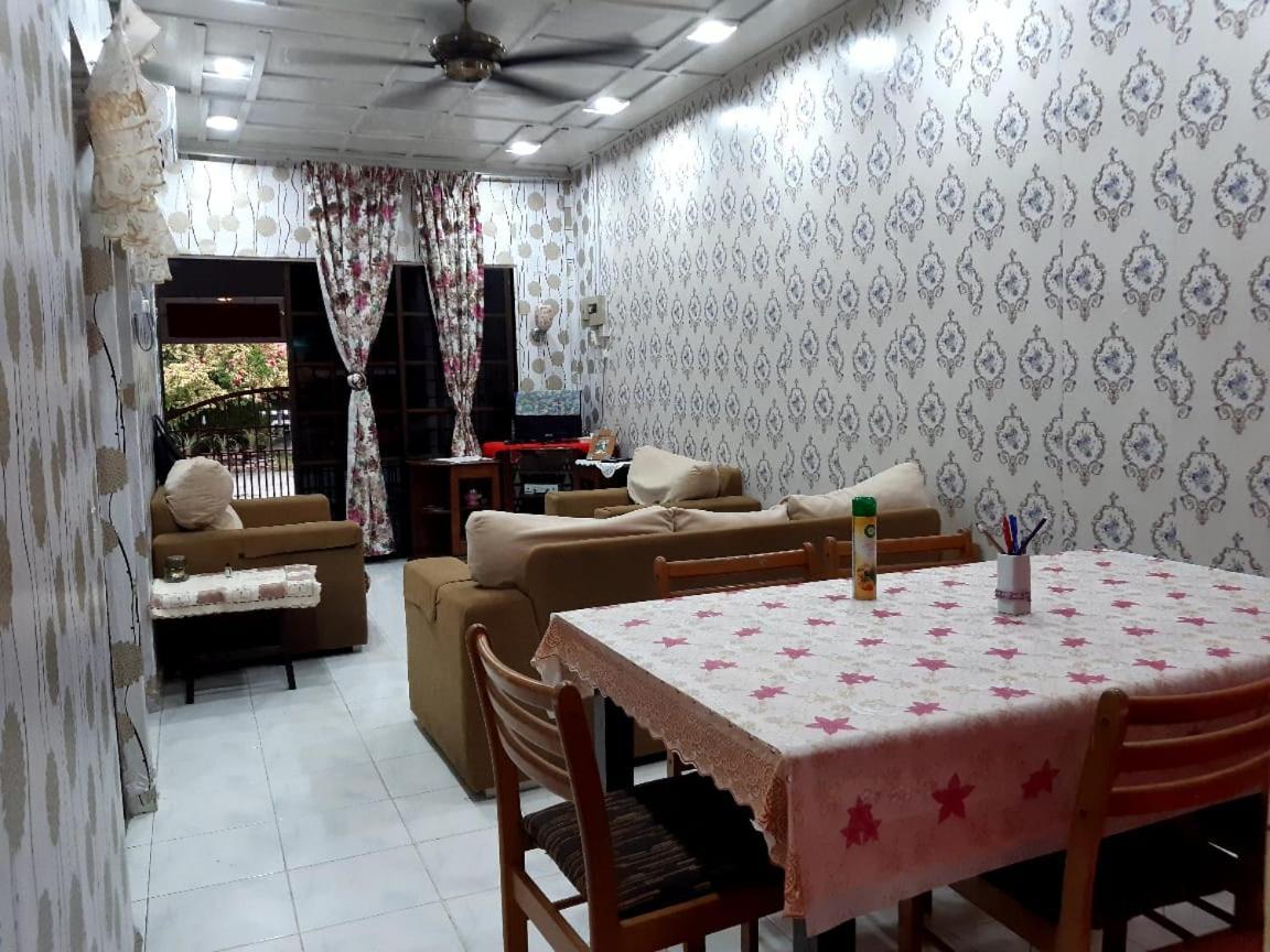 Bemban Garden Homestay Batu Gagah Exterior foto